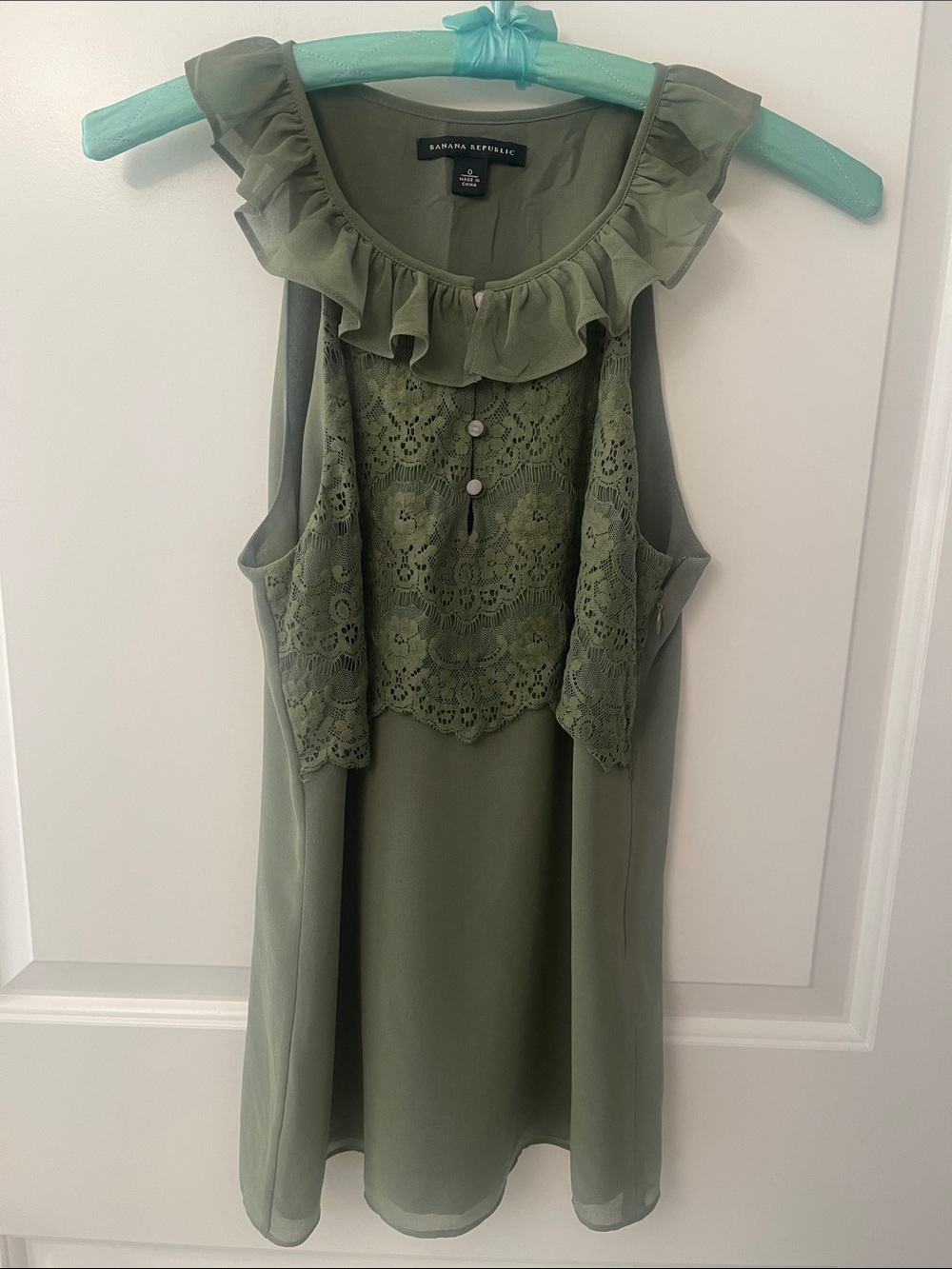 Banana Republic Olive Lace Ruffle Sleeveless Blouse0 Petite